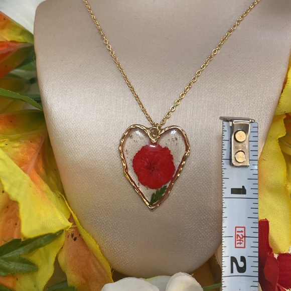 NEW! Red Pressed Flower Gold Edged Heart Pendant Necklace - Picture 5 of 6